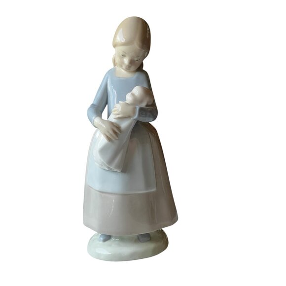 Lladro Girl Holding Baby Figurine 9" Tall Porcelain Spain Collectible sculpture - Picture 6 of 16